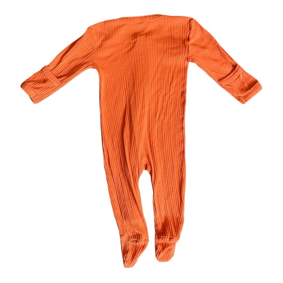 #072, kate quinn, zippered footed onesie, size 3-6 mo - Picture 2 of 3